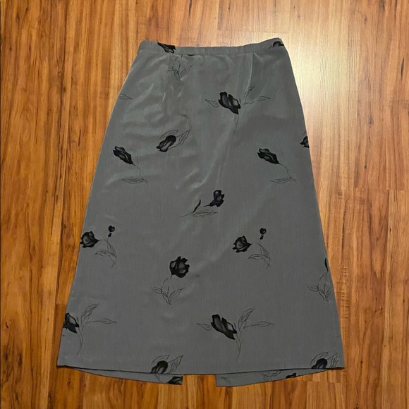 Bentley Plus Dresses & Skirts - TR Bentley Plus Vintage Maxi Skirt With Slit Size 16